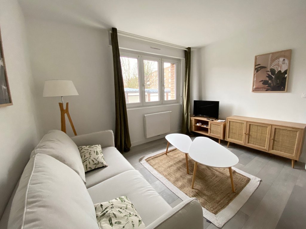 chambre avec salle de douche A LOUER - LA MADELEINE - 9.55 m2 - 536�&euro; charges comprises par mois