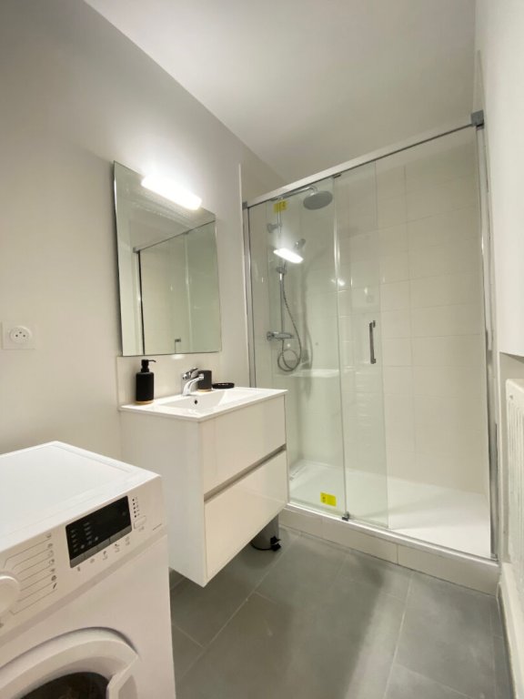 chambre avec salle de douche A LOUER - LA MADELEINE - 9.55 m2 - 536�&euro; charges comprises par mois