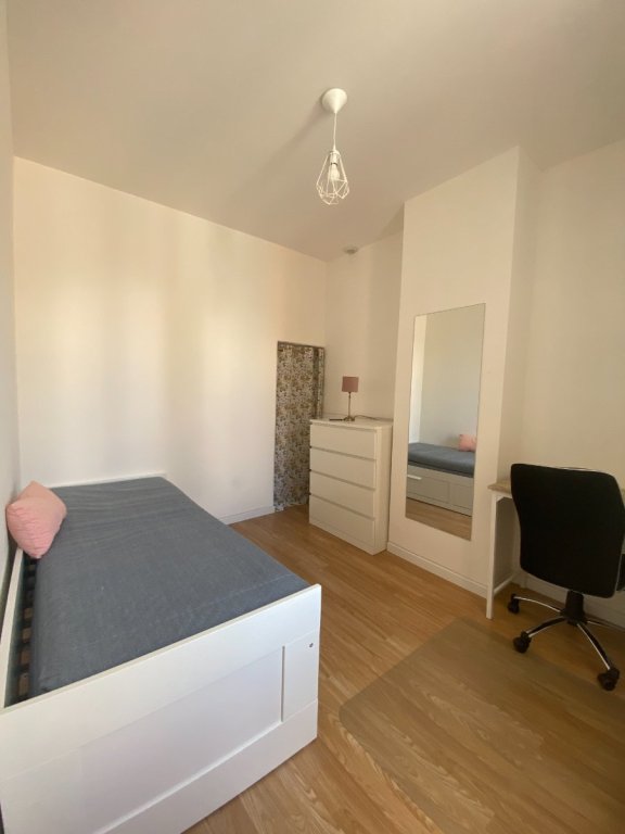 Colocation A LOUER - ROUBAIX - 12 m2 - 450 &euro; charges comprises par mois