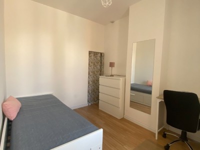 Colocation A LOUER - ROUBAIX - 12 m2 - 450 &euro; charges comprises par mois