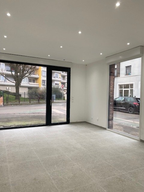 LOCAL COMMERCIAL A LOUER - LILLE - 65 m2 - 1 300 &euro; HC par mois
