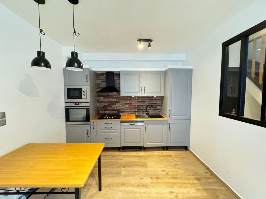 MAISON A LOUER - LILLE - 52 m2 - 677 &euro; charges comprises par mois