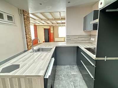 MAISON A LOUER - TOURCOING - 90.69 m2 - 958 € charges comprises par mois