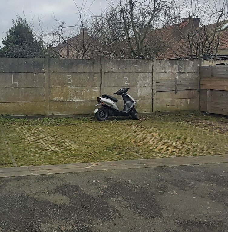 1 place sécurisée A LOUER - TOURCOING - 35 &euro; charges comprises par mois