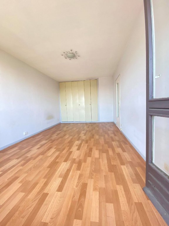 STUDIO A LOUER - LILLE - 32.99 m2 - 540 &euro; charges comprises par mois