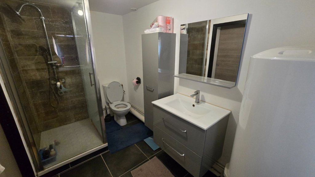 STUDIO AVEC MEZZANINE A LOUER - LILLE - 24.75 m2 - 550 &euro; charges comprises par mois