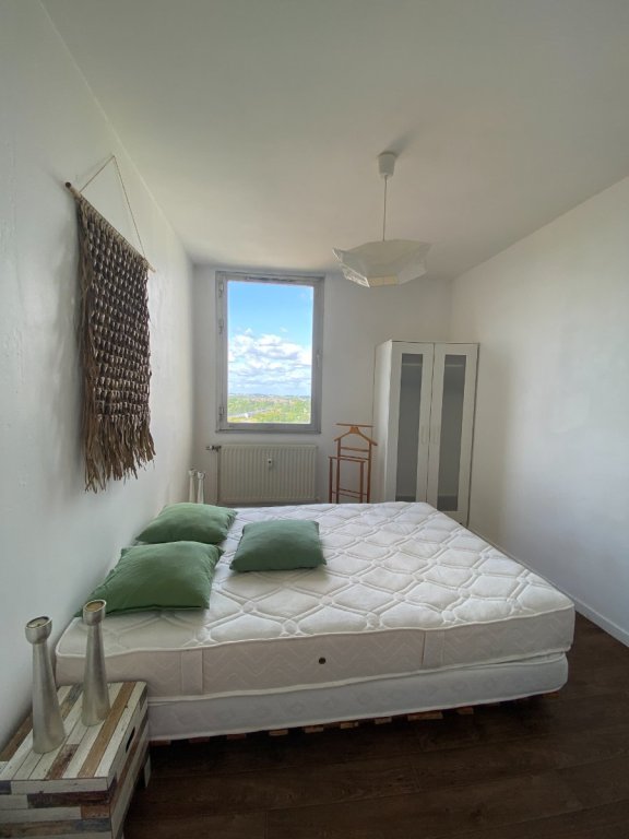 APPARTEMENT T2 A LOUER - LA MADELEINE - 44.5 m2 - 865 &euro; charges comprises par mois