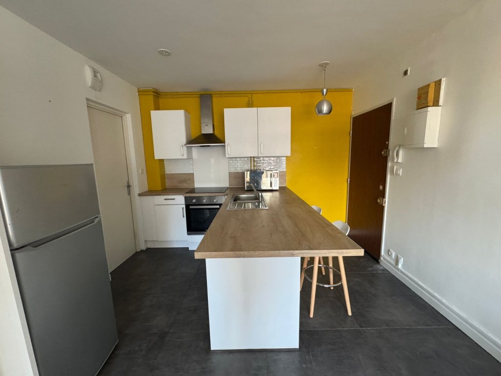 APPARTEMENT MEUBLE A LOUER - LA MADELEINE - 42.95 m2 - 840 &euro; charges comprises par mois