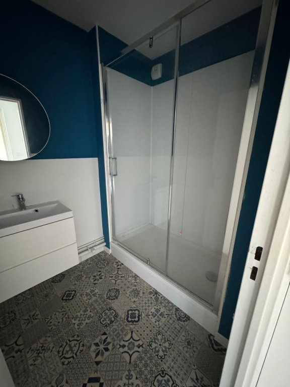 APPARTEMENT MEUBLE A LOUER - LA MADELEINE - 42.95 m2 - 840 &euro; charges comprises par mois