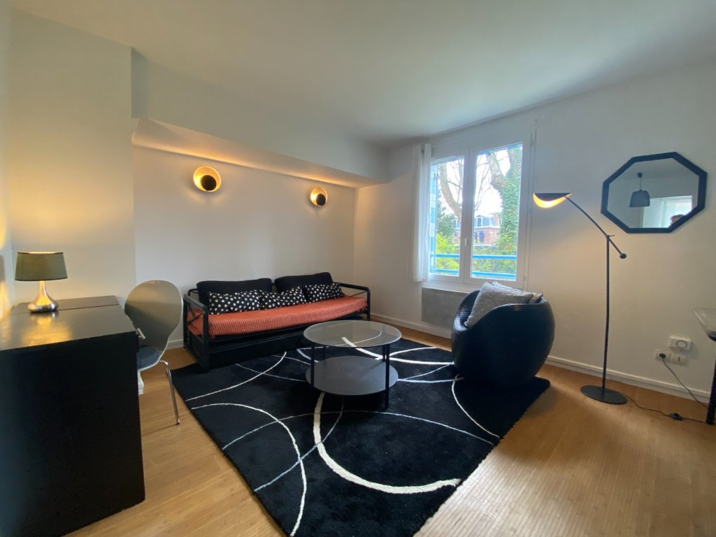 APPARTEMENT T2 A LOUER - LILLE vieux Lille - 47.05 m2 - 897�&euro; charges comprises par mois