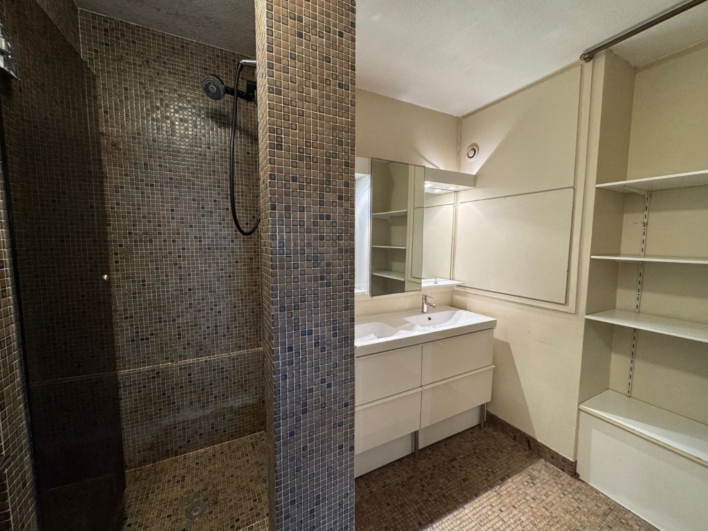 APPARTEMENT EN DUPLEX A LOUER - MOUVAUX - 54.17 m2 - 815 &euro; charges comprises par mois
