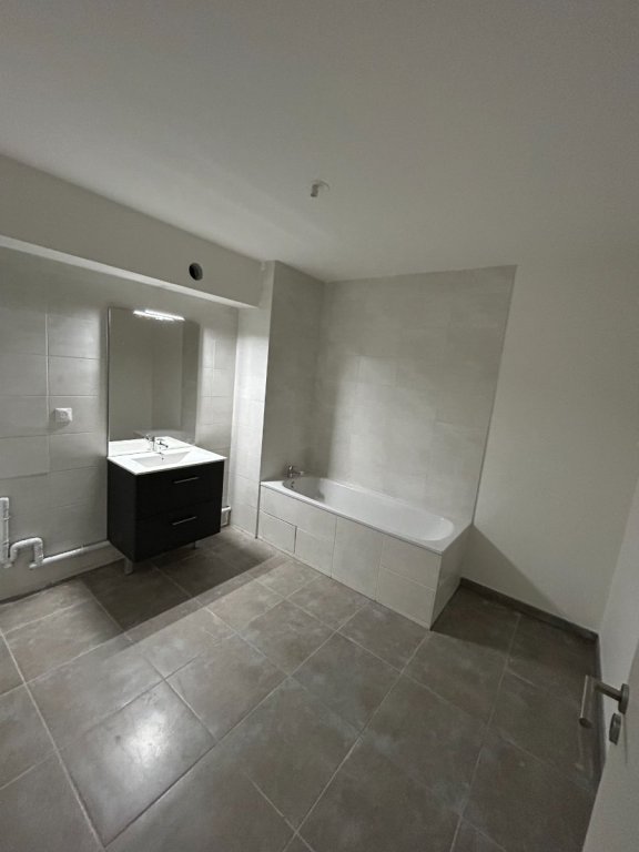 APPARTEMENT T3 A LOUER - VILLENEUVE D ASCQ HAUTE BORNE - 67 m2 - 1 150 &euro; charges comprises par mois
